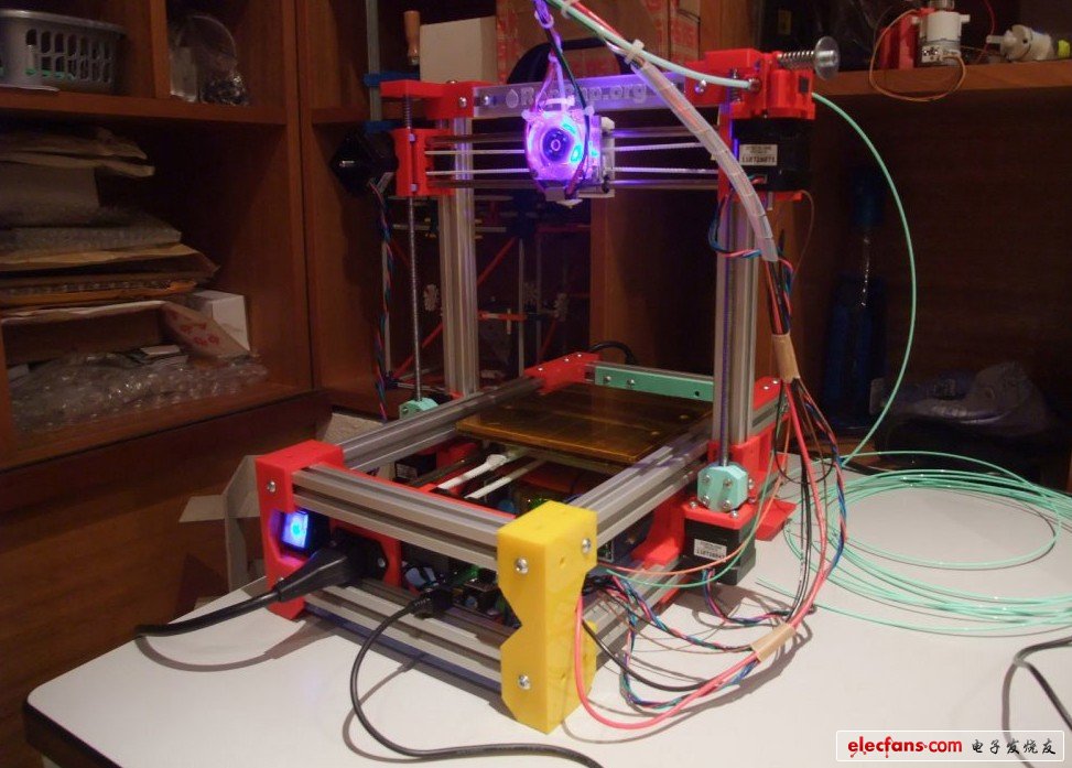 國(guó)外80后牛人打造創(chuàng)意便攜式3D打印機(jī)(圖文)