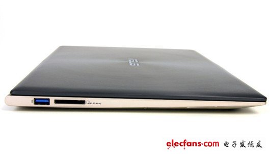 很遺憾的就是現(xiàn)實(shí)裝換器和蘋(píng)果用的顯示轉(zhuǎn)換器是不一樣的，因此他們不能把轉(zhuǎn)換器用到Zenbook上