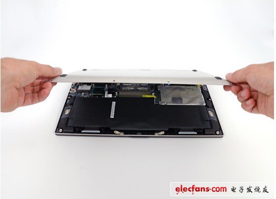 這個(gè)時(shí)尚的鋁外殼是用12個(gè)梅花形T5螺絲固定的，外殼和apple的材質(zhì)不是一樣的