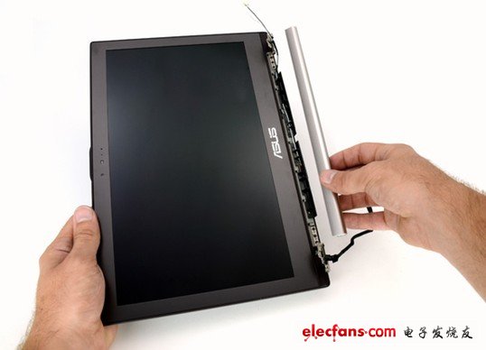 主副無(wú)線天線隱藏在顯示器的塑料離合器蓋下面，Zenbook外部?jī)H有的不是金屬的表面