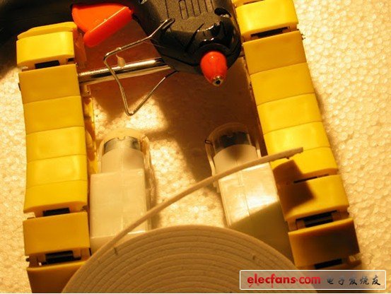 我堅(jiān)信它從桌上掉下來的時(shí)候不會(huì)受到任何損傷。就算受傷了，也很容易修復(fù)