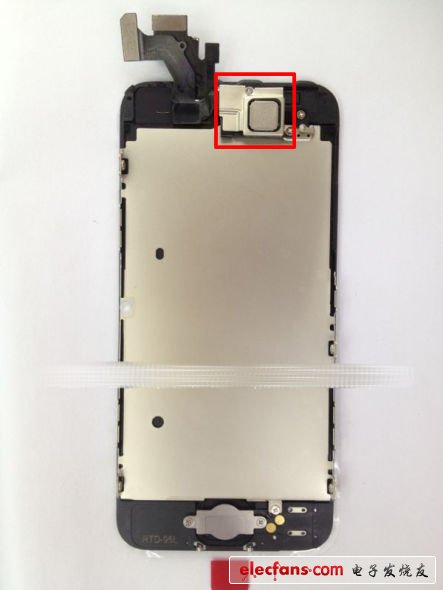 對(duì)照片的仔細(xì)分析可以發(fā)現(xiàn)，在前置攝像頭旁存在一顆NFC芯片。