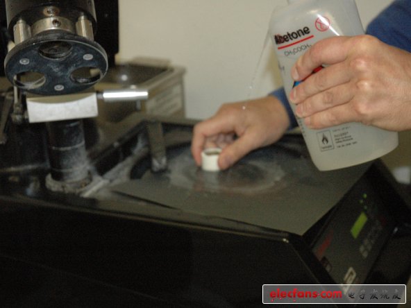 什么叫芯片封裝，現(xiàn)在該一目了然了吧？上圖主要是ARM 處理器+ RAM的封裝圖