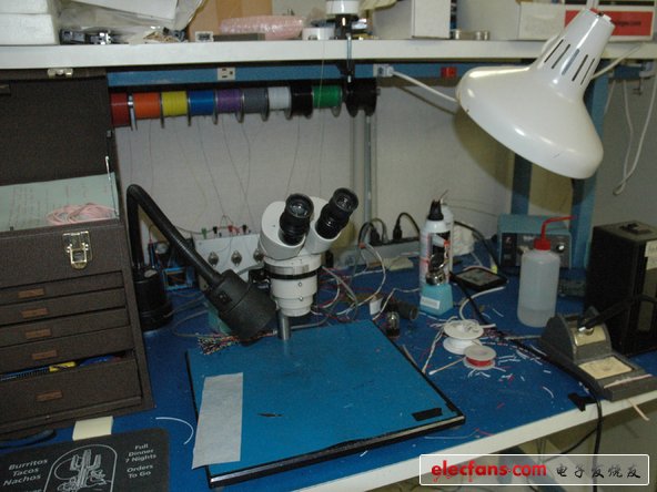 什么叫芯片封裝，現(xiàn)在該一目了然了吧？上圖主要是ARM 處理器+ RAM的封裝圖