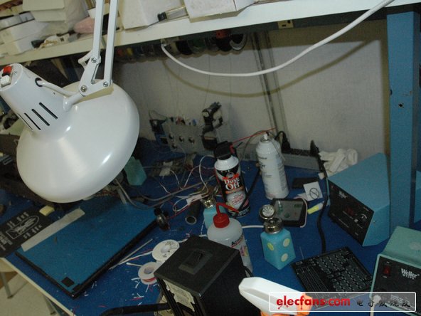 什么叫芯片封裝，現(xiàn)在該一目了然了吧？上圖主要是ARM 處理器+ RAM的封裝圖