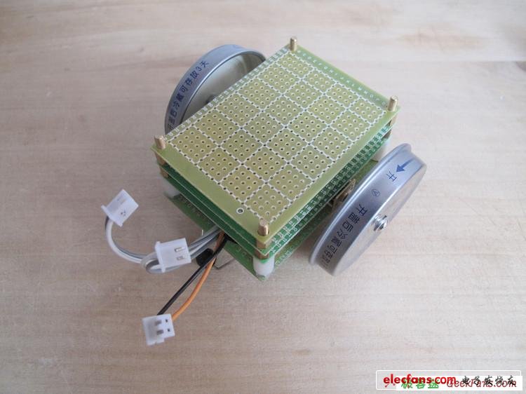 機器人制作：模擬計算機循線小車