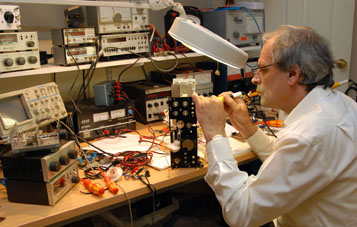 公務(wù)員和電子工程師哪個(gè)好？