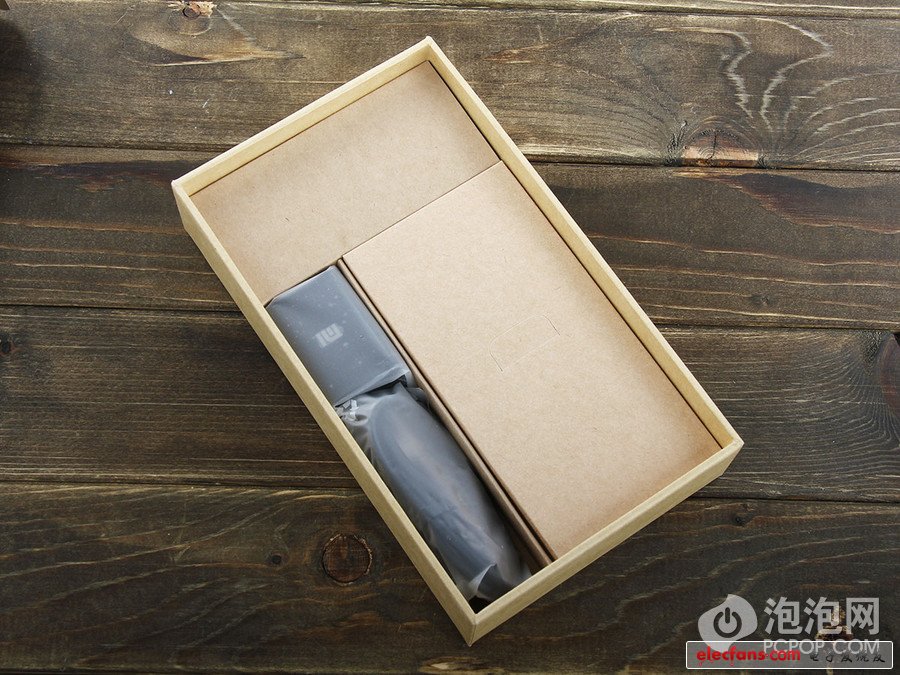 小米手機2包裝內(nèi)部