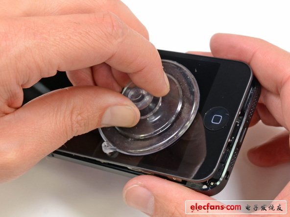 掀開iphone5前后蓋，其內(nèi)部即將揭露