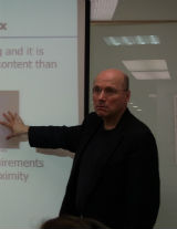 明導(dǎo)國際副總裁暨深次微米部門總經(jīng)理Robert Hum