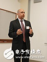 Altera電源事業(yè)行銷總監(jiān)Mark Davidson指出，Altera最新電源優(yōu)化參考設(shè)計(jì)，讓客戶僅需簡(jiǎn)易三步驟即可完成產(chǎn)品設(shè)計(jì)。