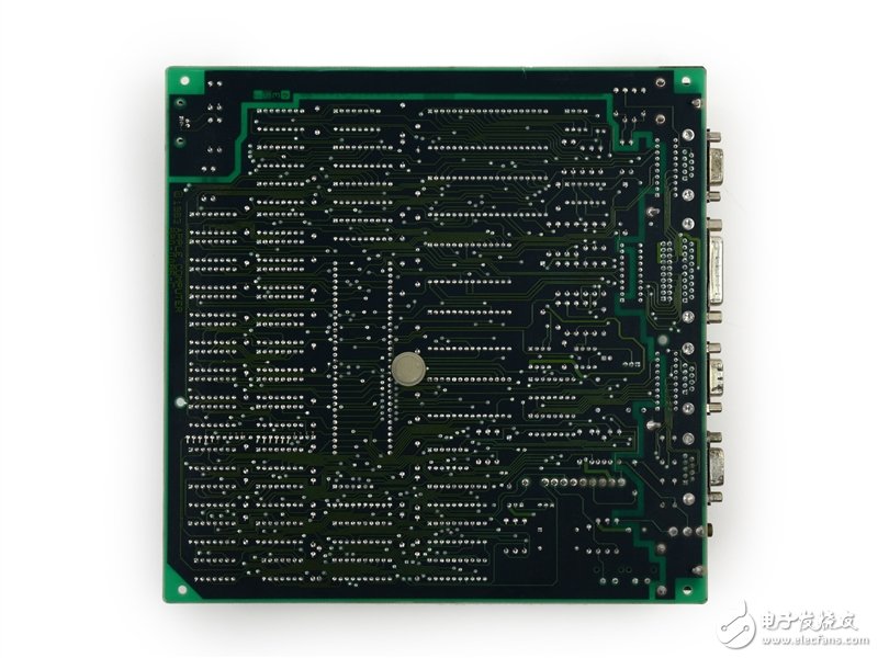 這可真是個古董：蘋果第一代Mac深度拆解