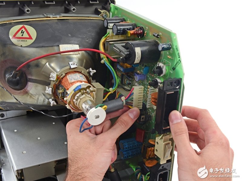 這可真是個古董：蘋果第一代Mac深度拆解