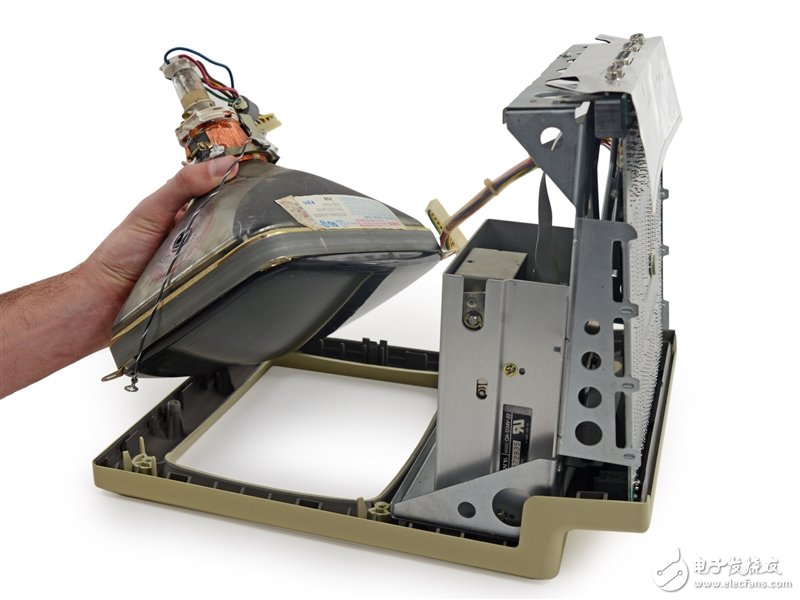 這可真是個古董：蘋果第一代Mac深度拆解