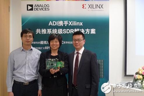 左起分別為ADI公司亞洲區(qū)通信業(yè)務(wù)拓展經(jīng)理解勇，ADI公司中國(guó)技術(shù)支持中心經(jīng)理聶海霞，賽靈思亞太區(qū)Zynq業(yè)務(wù)拓展經(jīng)理羅霖