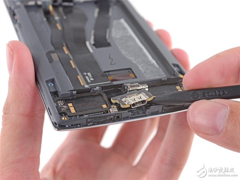 一加手機(jī)完全拆解：到處都是坑??！