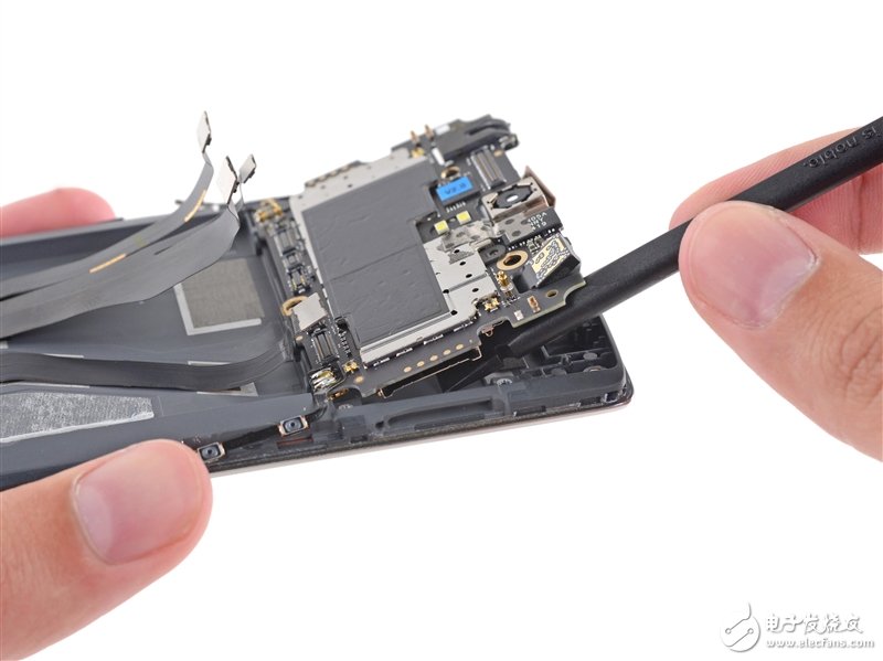 一加手機(jī)完全拆解：到處都是坑??！