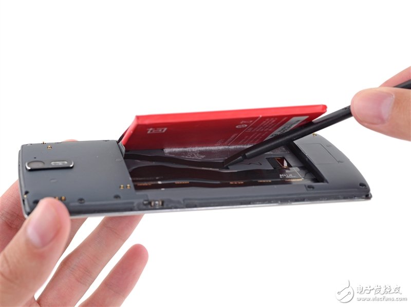 一加手機(jī)完全拆解：到處都是坑??！