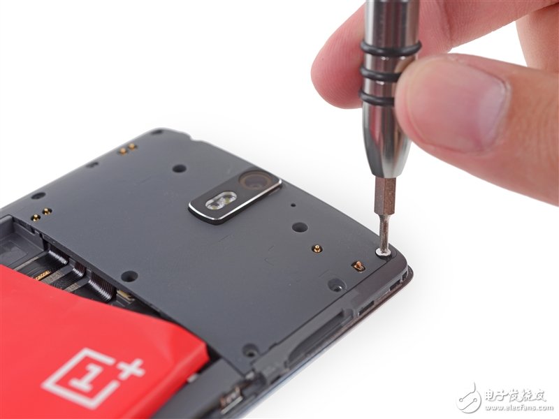 一加手機(jī)完全拆解：到處都是坑??！