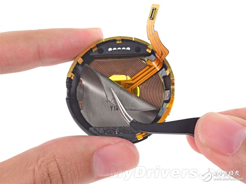 Moto 360暴力拆解：足以秒殺Apple Watch的智能手表？