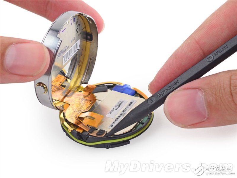 Moto 360暴力拆解：足以秒殺Apple Watch的智能手表？