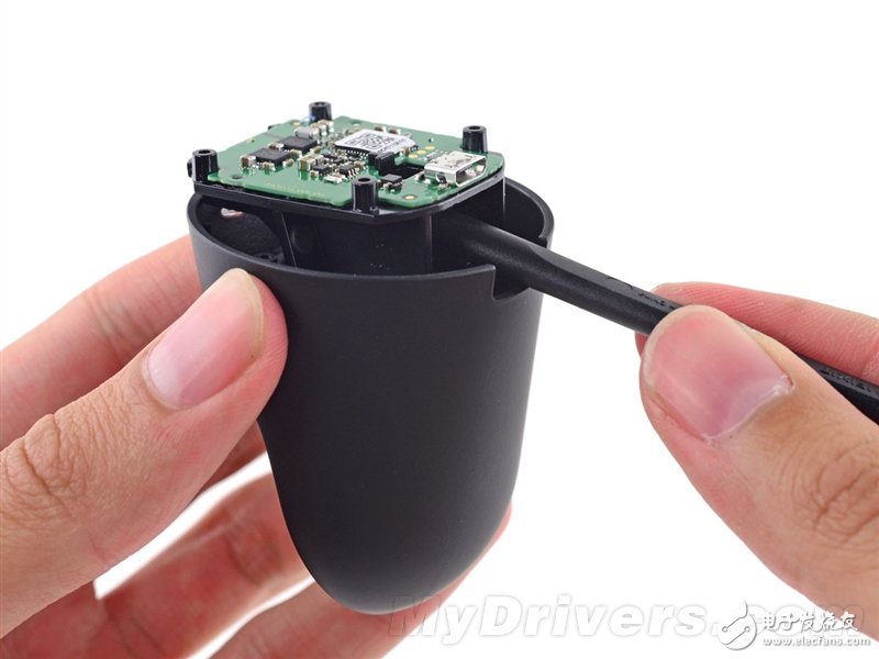 Moto 360暴力拆解：足以秒殺Apple Watch的智能手表？