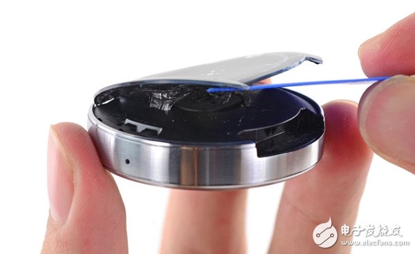 Moto 360暴力拆解：足以秒殺Apple Watch的智能手表？