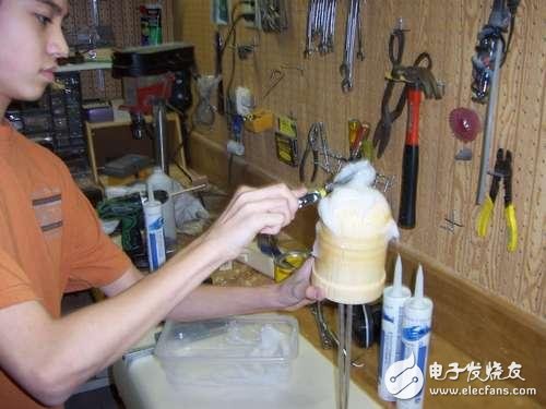 牛人教你制造超大號(hào)“賣萌”LED燈