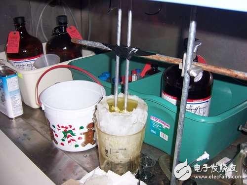 牛人教你制造超大號(hào)“賣萌”LED燈