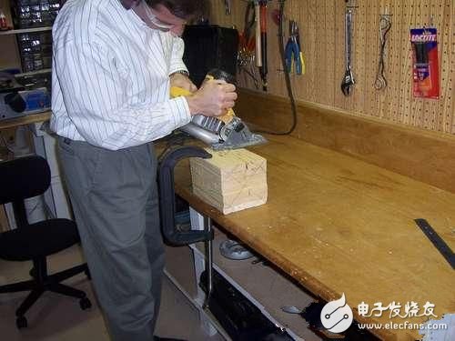 牛人教你制造超大號(hào)“賣萌”LED燈