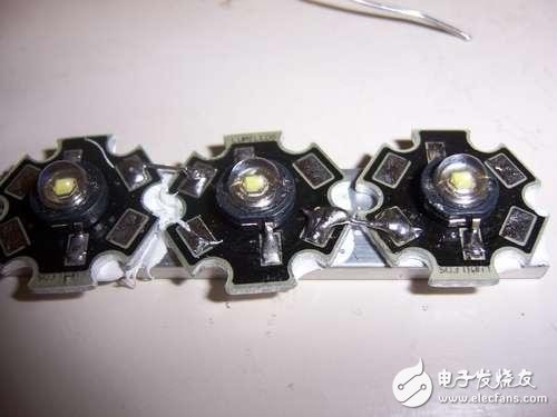 牛人教你制造超大號(hào)“賣萌”LED燈