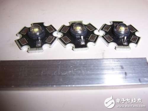 牛人教你制造超大號(hào)“賣萌”LED燈