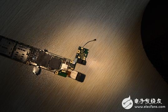 狂魔拆機：四款新智能手機內(nèi)部結(jié)構(gòu)曝光!