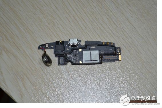 狂魔拆機：四款新智能手機內(nèi)部結(jié)構(gòu)曝光!