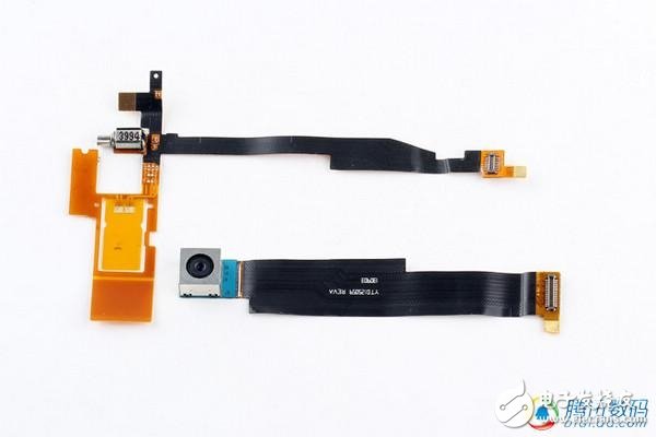 ***同款手機(jī)拆解！YotaPhone雙屏交互如何造？