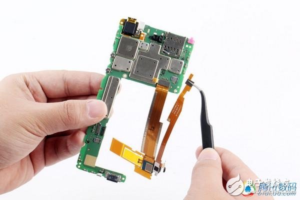 ***同款手機(jī)拆解！YotaPhone雙屏交互如何造？