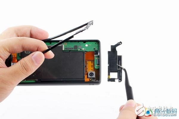 ***同款手機(jī)拆解！YotaPhone雙屏交互如何造？