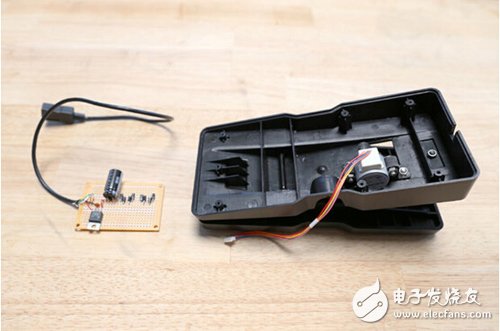 腳踏七彩“翔”云？看清楚，那可是充電器！