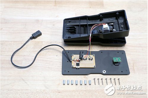 腳踏七彩“翔”云？看清楚，那可是充電器！