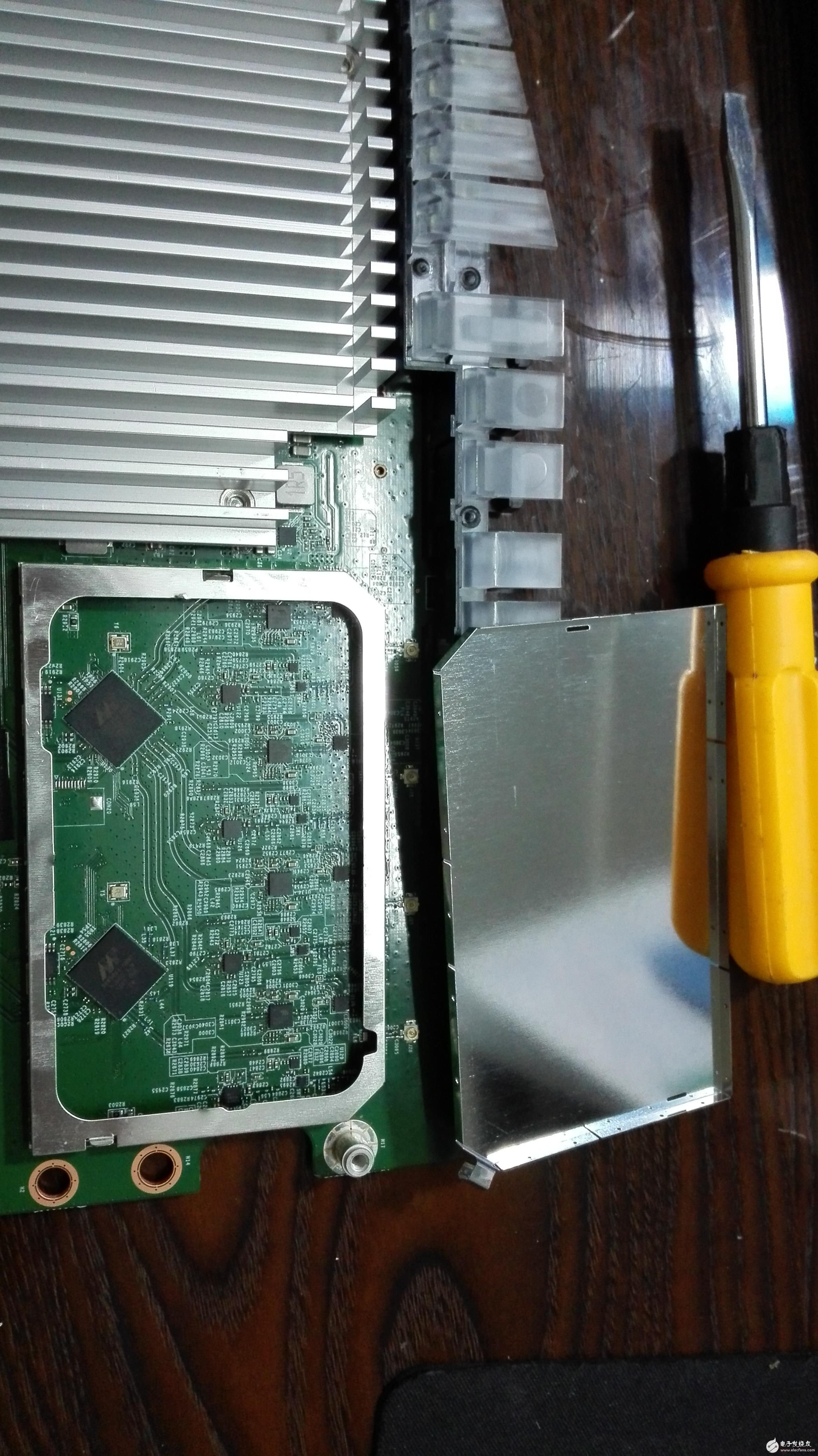 談工藝講情懷！一起來(lái)看WIFI路由器大拆解