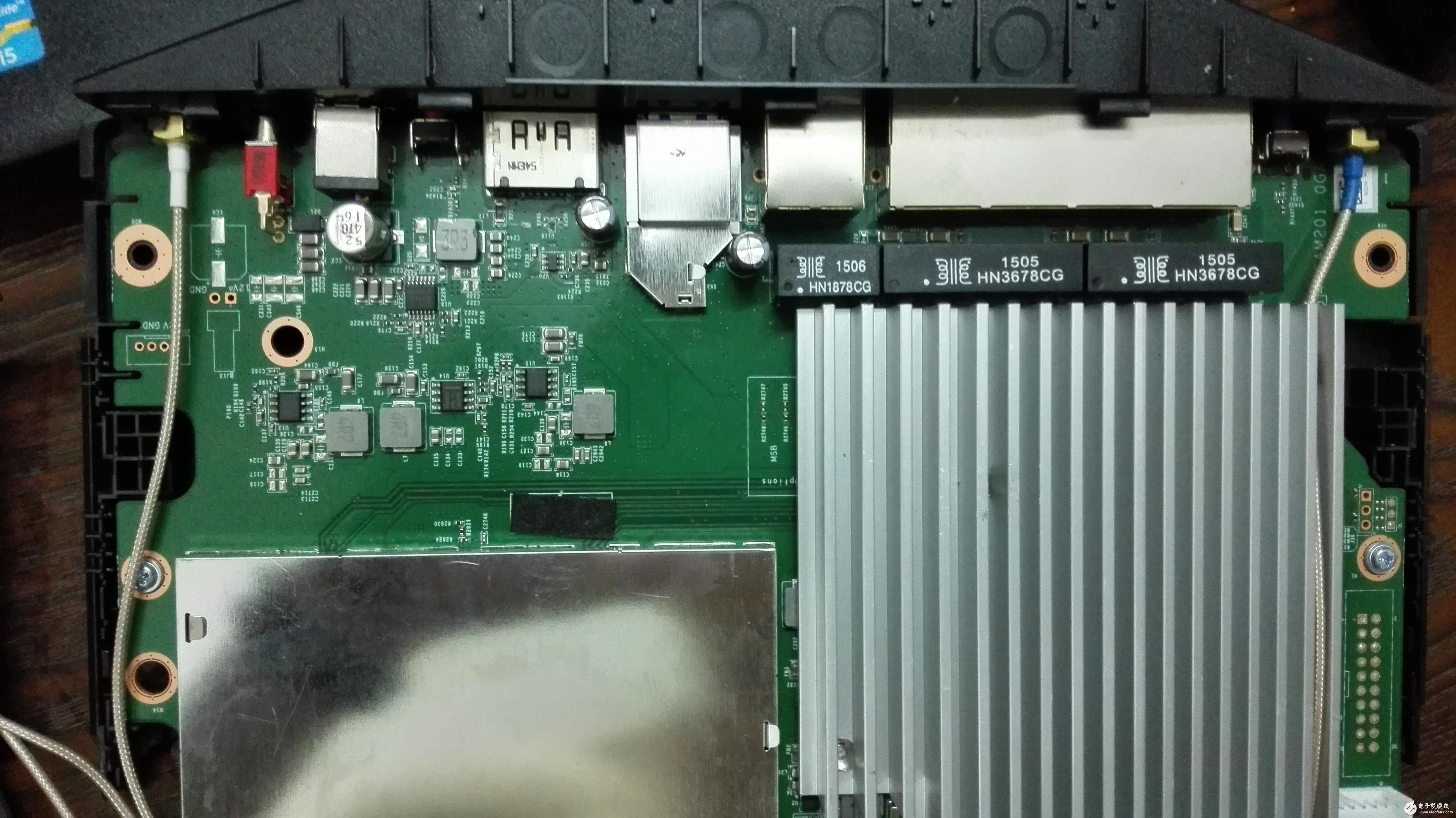 談工藝講情懷！一起來(lái)看WIFI路由器大拆解