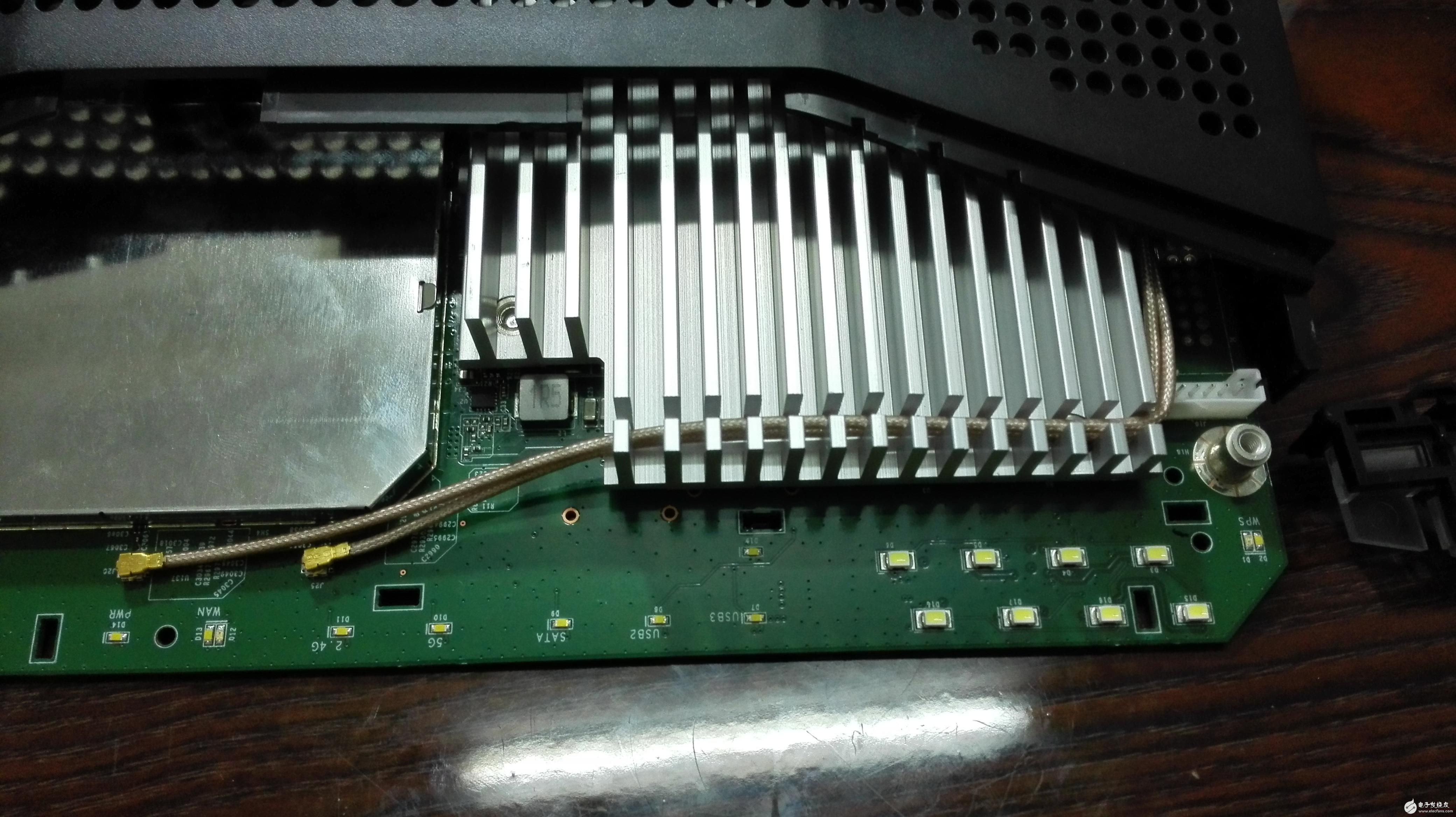 談工藝講情懷！一起來(lái)看WIFI路由器大拆解