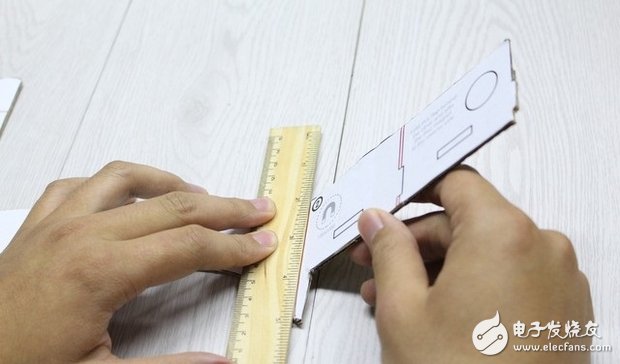 利用直尺對(duì)折更準(zhǔn)確