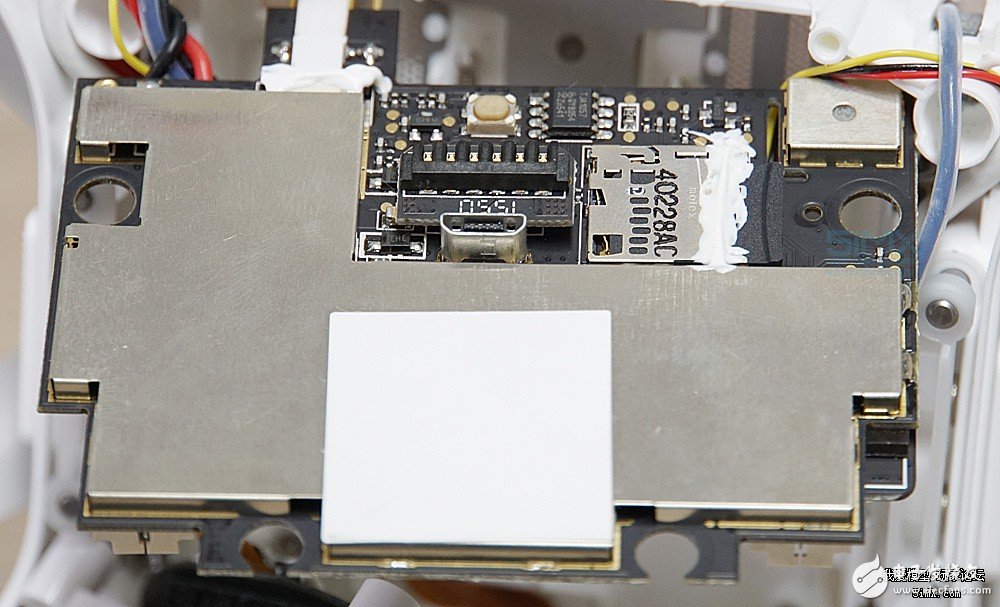 小米無人機對比精靈3s拆解 大疆“門徒”表現(xiàn)如何？