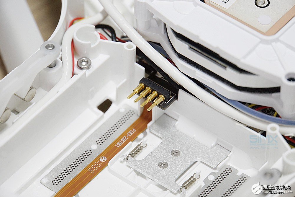 小米無人機對比精靈3s拆解 大疆“門徒”表現(xiàn)如何？