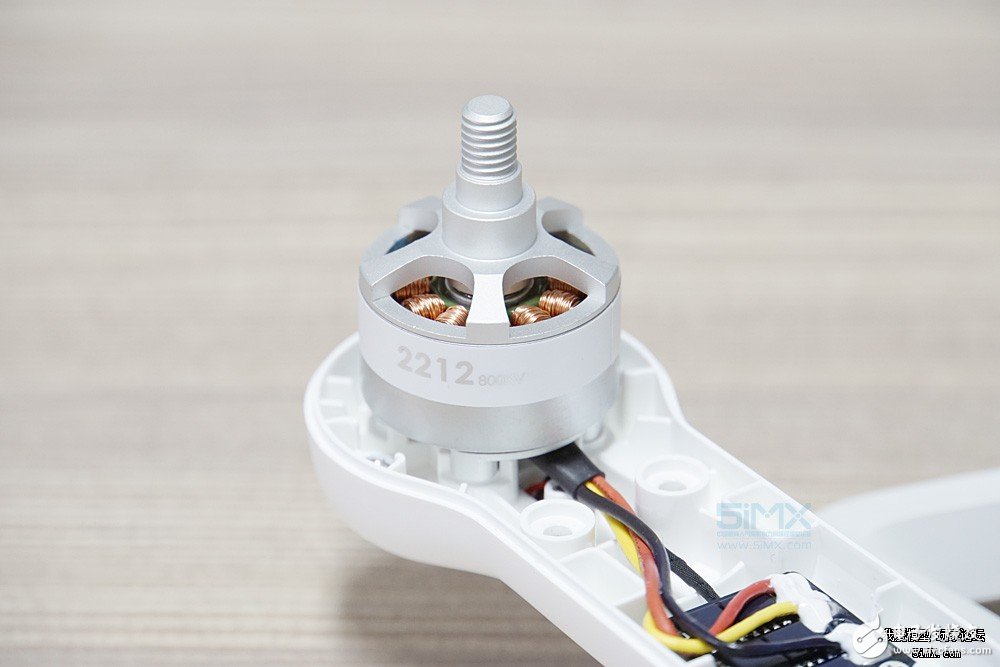 小米無人機對比精靈3s拆解 大疆“門徒”表現(xiàn)如何？