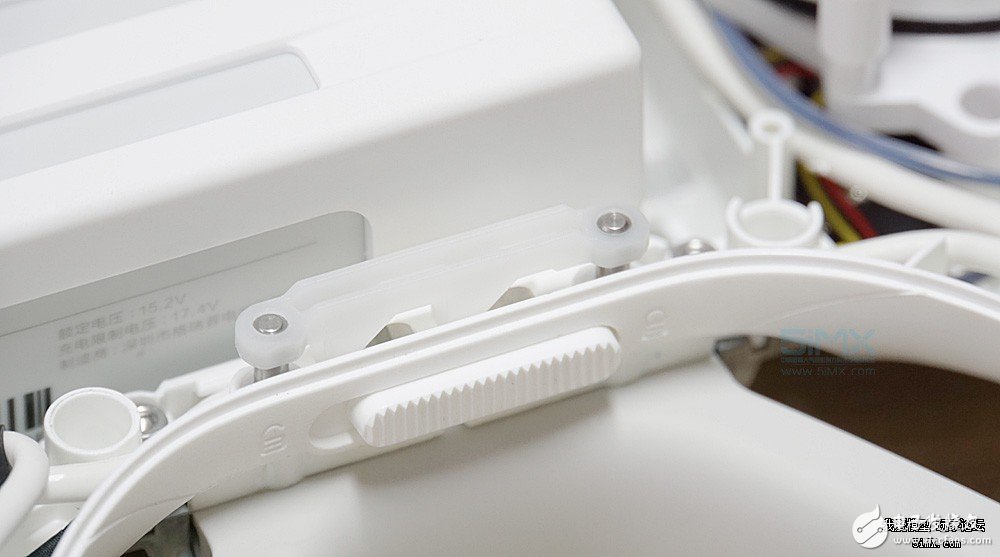 小米無人機對比精靈3s拆解 大疆“門徒”表現(xiàn)如何？