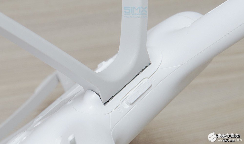 小米無人機對比精靈3s拆解 大疆“門徒”表現(xiàn)如何？