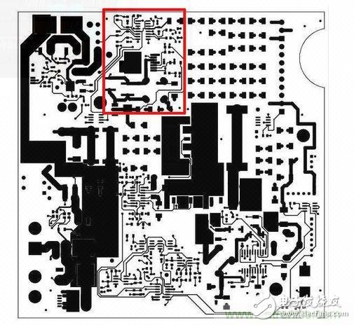 這是自動(dòng)測試設(shè)備的PCB，因?yàn)槭孪攘私膺^那顆SEPIC轉(zhuǎn)換器（以紅框標(biāo)示），我的設(shè)計(jì)第一次就成功。