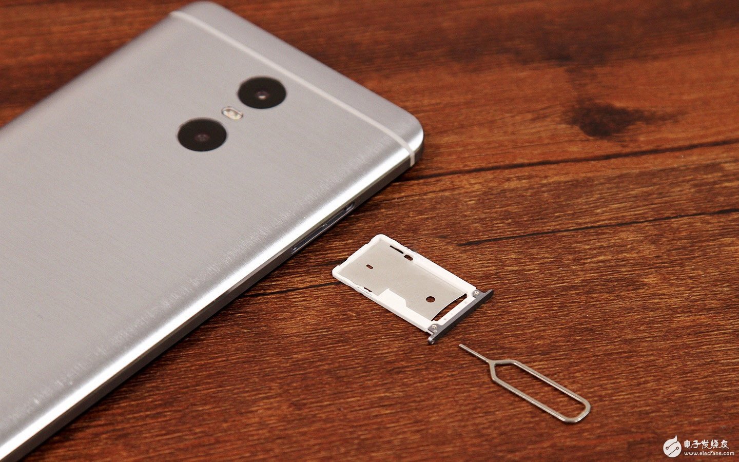 紅米Pro拆解：內(nèi)部做工是否夠“旗艦”？